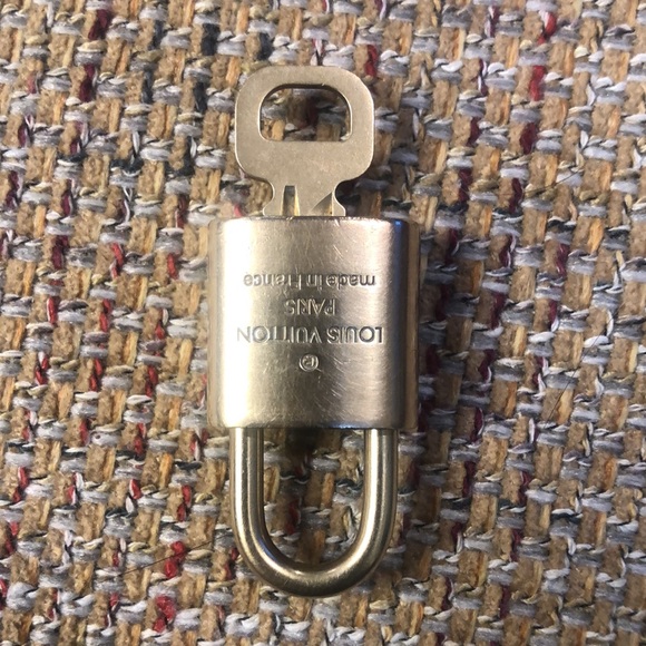 Louis Vuitton LV Gold Padlock Lock & Key 328 - Picture 9 of 11